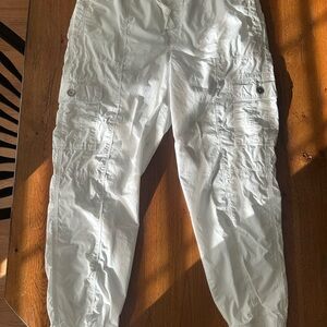 DKNY Women’s White Rib Waist Cargo Crop Pants Medium